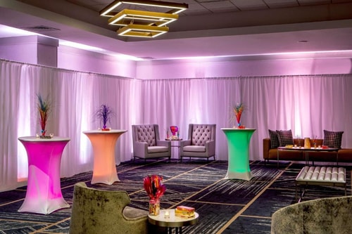 King Room Near Panera Bread WDC 11 Luxury Bookings