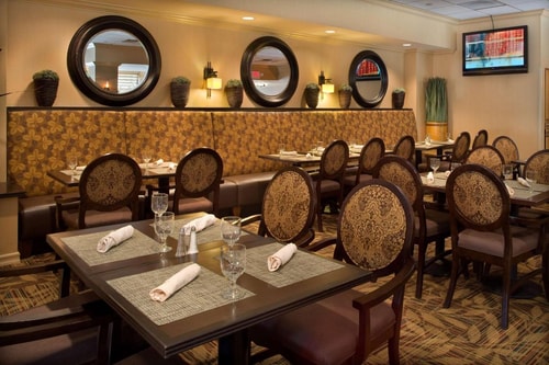 King Room Near Meadows Lanes Bowling WDC 7 Luxury Bookings