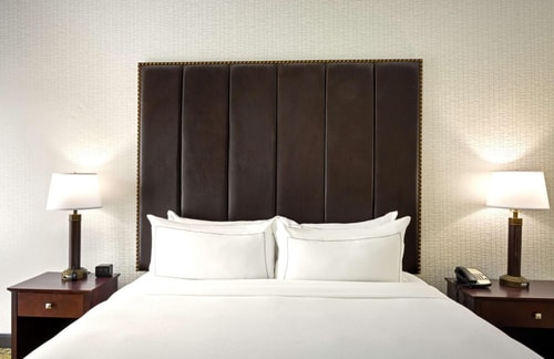 King Room Near Meadows Lanes Bowling WDC 2 Luxury Bookings