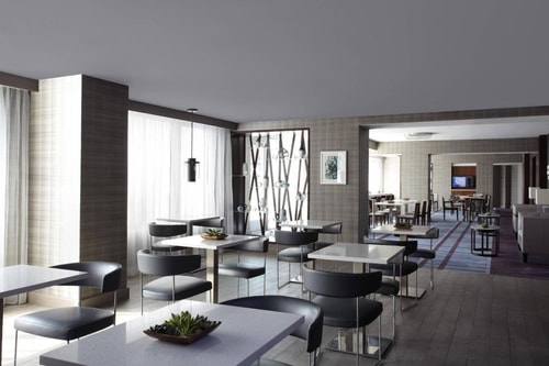 King Room Near The Theatre Lab WDC 9 Luxury Bookings