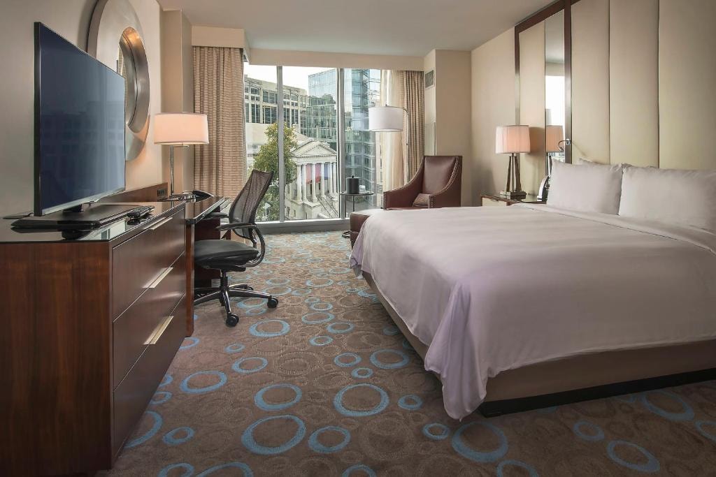 King Room Near The Theatre Lab WDC Luxury Bookings