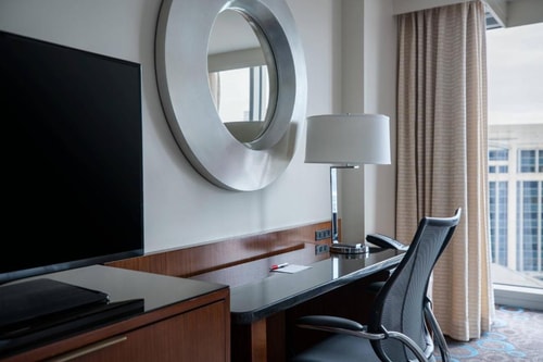 King Room Near The Theatre Lab WDC 2 Luxury Bookings