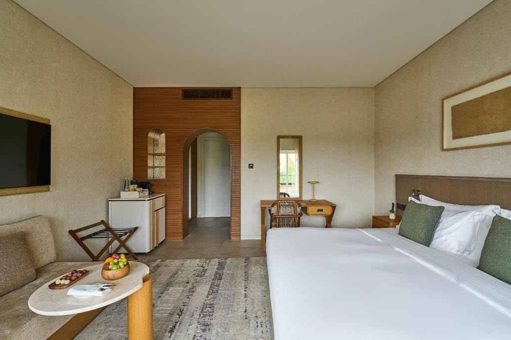 Superior King Room Near Khor Al Maqta Luxury Bookings