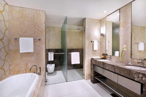 Deluxe King Room Near By Bainuna Park 3 Luxury Bookings