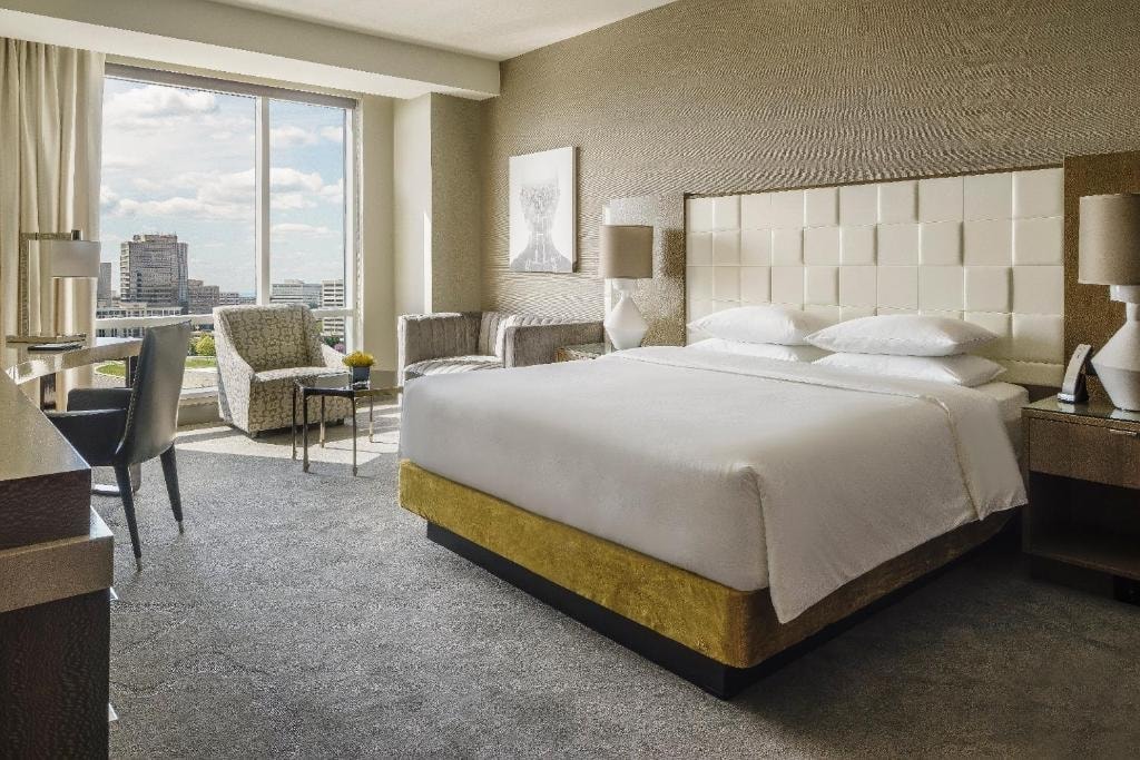 King Room Near Levis Clothing Store WDC Luxury Bookings