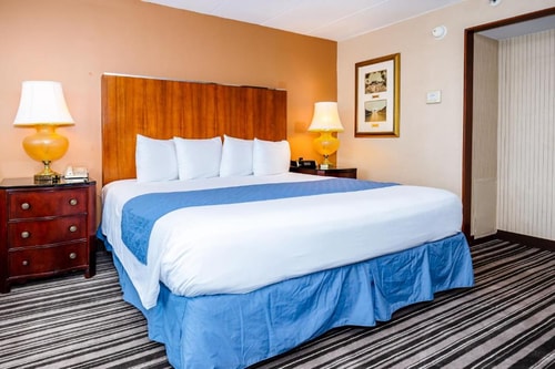 King Room Near Beckett Field WDC 1 Luxury Bookings