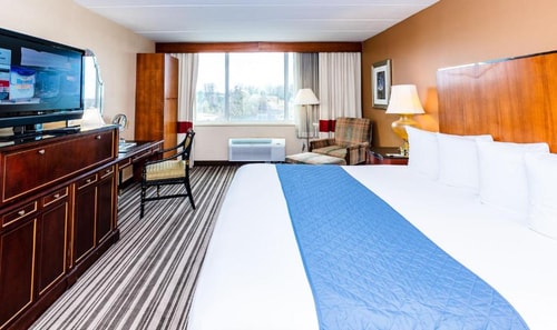 King Room Near Beckett Field WDC Luxury Bookings