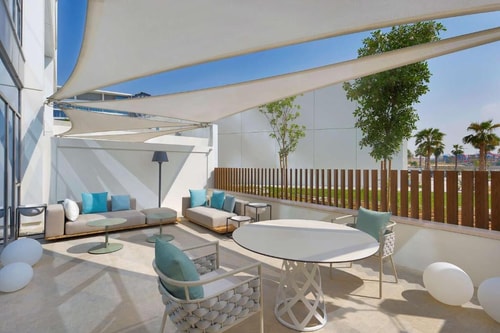 King Studio Near Yas Water World Car Park 8 Luxury Bookings