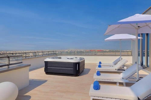 King Studio Near Yas Water World Car Park 9 Luxury Bookings