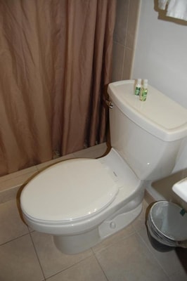 Queen Room Near Ukraine Independence Park WDC 3 Luxury Bookings