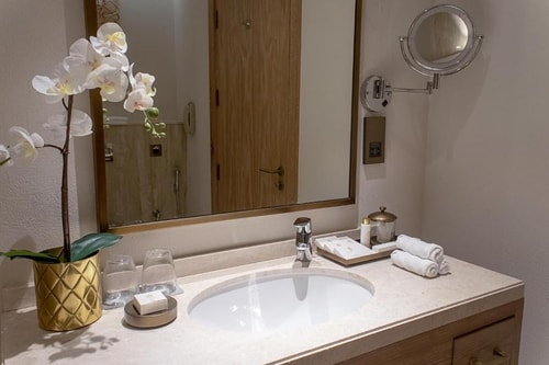 Deluxe Room Near Soul Society by Luxury Bookings 6 Luxury Bookings