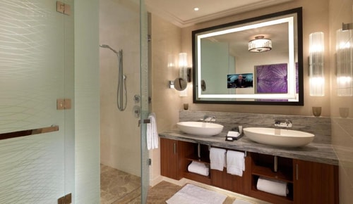 Superior King Room Near Train Galleria Mall 2 Luxury Bookings