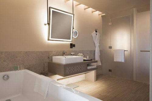 Luxury Guest Room in Saadiyat Island Abu Dhabi 4 Luxury Bookings