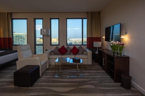Family Suite Near Civic Square Park 10 Luxury Bookings
