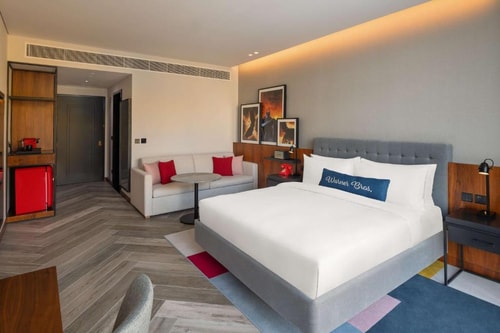 King Artist Room Near West Yas Community Park Luxury Bookings