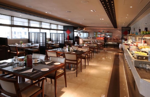 Superior Queen Room Near Electra Park 9 Luxury Bookings