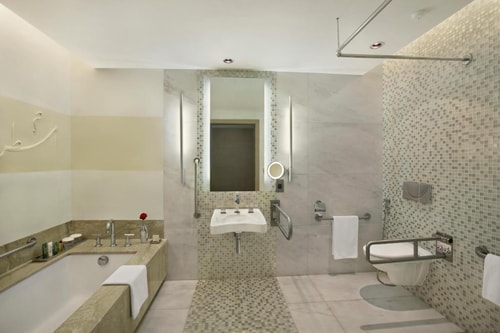 Superior King Room Near Khalifa Park 2 Luxury Bookings