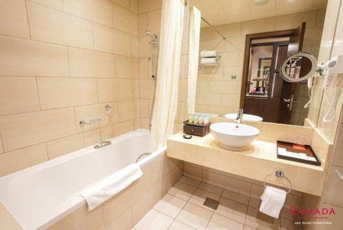 Superior Queen Room Near Electra Park 2 Luxury Bookings