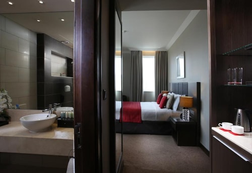 Superior Queen Room Near Electra Park 1 Luxury Bookings