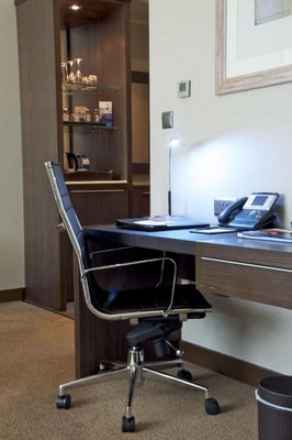 Superior Queen Room Near Electra Park 5 Luxury Bookings