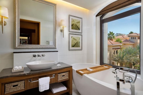Superior Room Near Cranleigh Abu Dhabi 3 Luxury Bookings