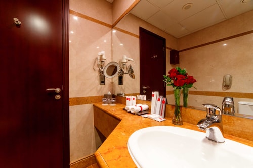 Studio Apartment near to Dubai Internet City Metro 5 Luxury Bookings