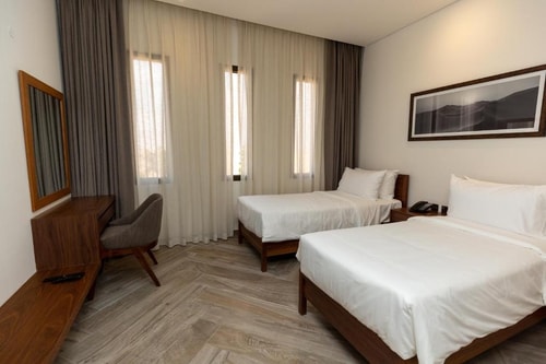 2 Bedroom Villa Near Tal Moreeb by Luxury Bookings 3 Luxury Bookings