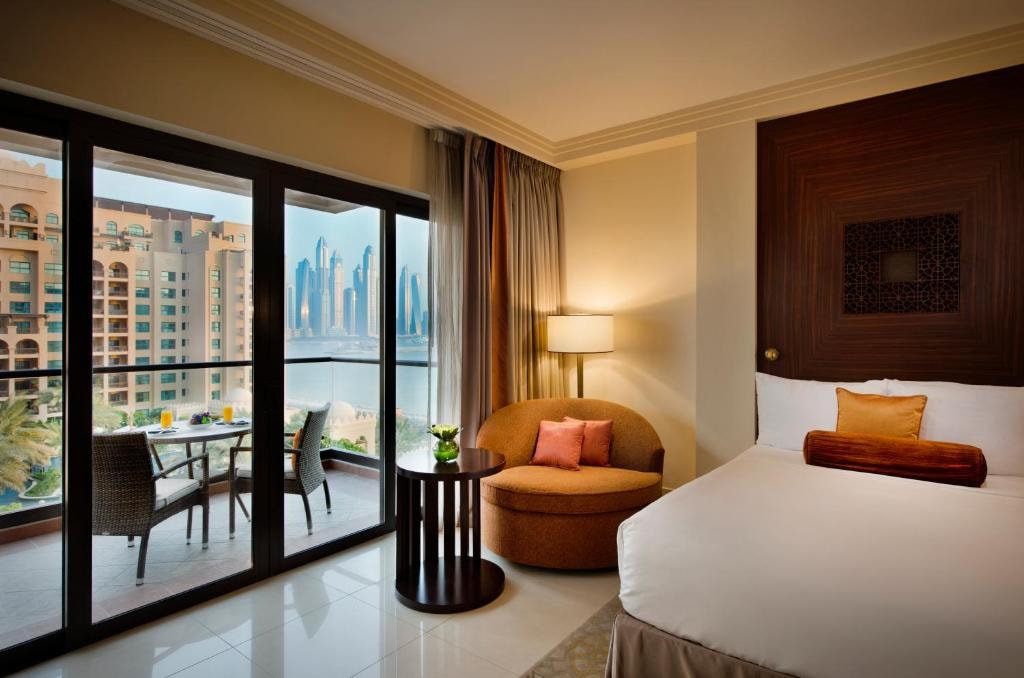Luxury Room in Palm Jumeirah Walk to Nakheel Mall Luxury Bookings