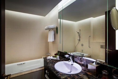 Studio Near Stop and Pick Hypermarket 5 Luxury Bookings