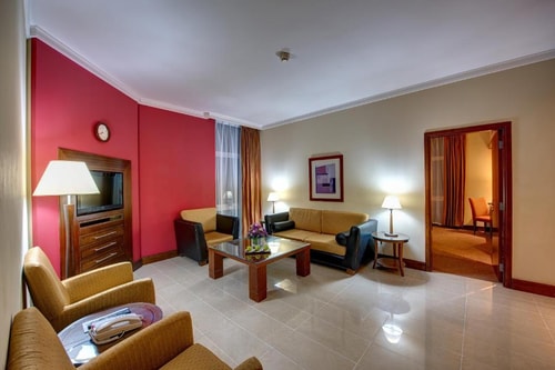 Two Bedroom Apartment Near Al Maya Supermarket 2 Luxury Bookings