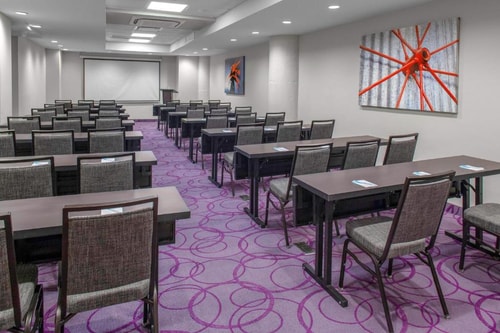Guest Room Near Priority Emergency Dental Care DAL 11 Luxury Bookings
