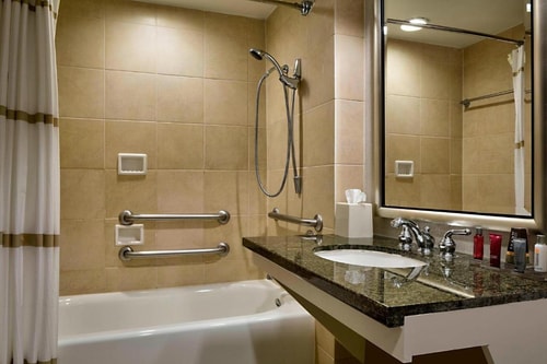 King Room Near Consulate General Philippines HOU 2 Luxury Bookings