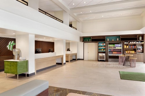 Standard King Room Near IAH Airport Area HOU 9 Luxury Bookings