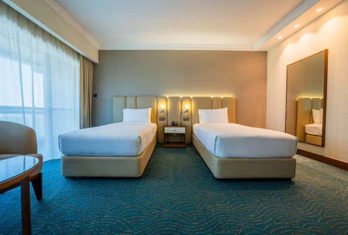 King Or Twin Guest Room Near Emirates SkyCargo 4 Luxury Bookings