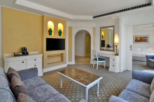 Luxury Club Suite Near France Consulate Dubai 3 Luxury Bookings