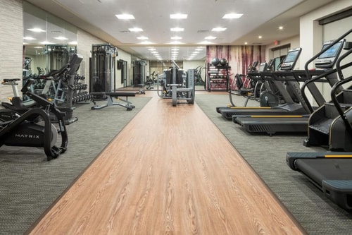 King Room Near Kings lake Forest HOU 5 Luxury Bookings