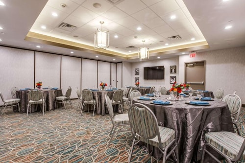 King Room Near Central Dentist DAL 16 Luxury Bookings
