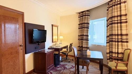Superior King Or Twin Room Near To Al Riqqa Metro 5 Luxury Bookings