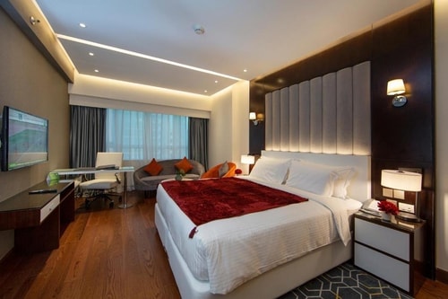 Studio Apartment Next To Financial Centre Metro Luxury Bookings