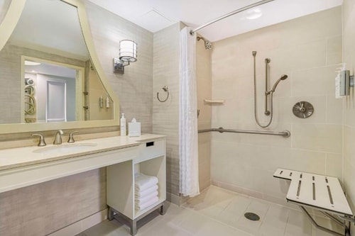 King Suite Near To Toyota Center HOU 4 Luxury Bookings