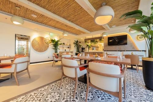 King Or Twin Room Near Yas Community Park JVC 10 Luxury Bookings