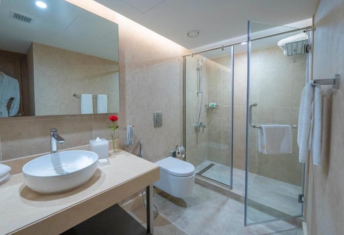Three Bedroom Apartment Near Gold Souk 8 Luxury Bookings