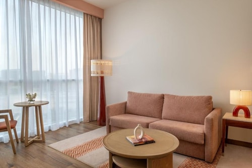 Family Suite With Plaza View Near CivicSquare Park 4 Luxury Bookings