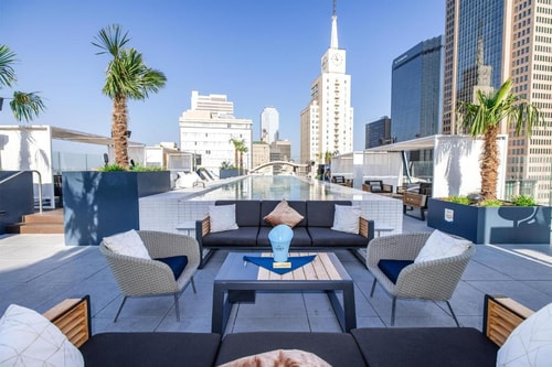Deluxe King Room Near Main Street Garden Park DAL 12 Luxury Bookings