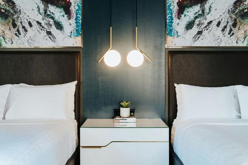 Queen Room Near James W Aston Park DAL 4 Luxury Bookings