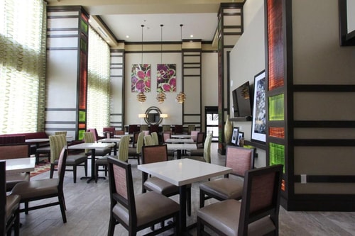 King Room Near A-MAX Auto Insurance DAL 9 Luxury Bookings