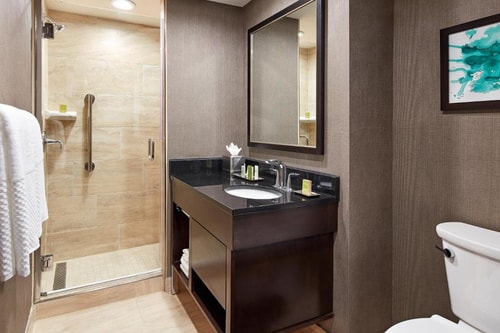 King Room Near Holloway Field HOU 4 Luxury Bookings