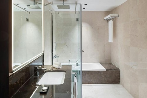 Executive King Suite Near Damac Crescent Towers 3 Luxury Bookings