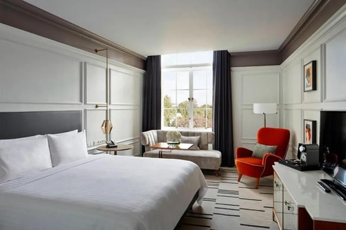 Deluxe King Room Near The Graffiti Tunnel LON Luxury Bookings