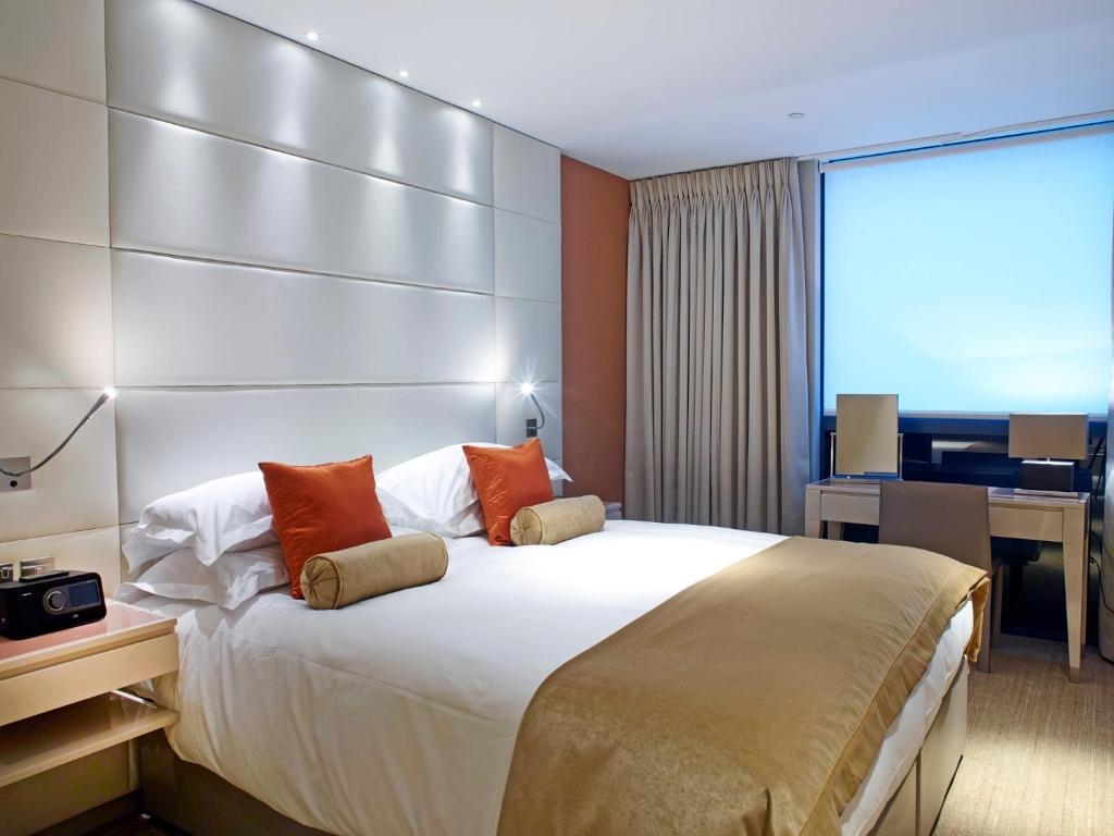 Superior 1 Bedroom Apartment Near London Tower LON Luxury Bookings
